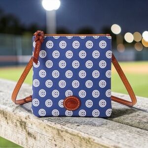 MLB Chicago Cubs Small North South Top Zip Crossbody